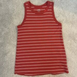 Woman’s old navy tank top